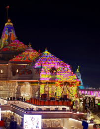 अयोध्या राम मंदिर में धर्म ध्वज फहराने के बाद रात को चमका आसमान, भव्य लेज़र शो ने मोहा मन